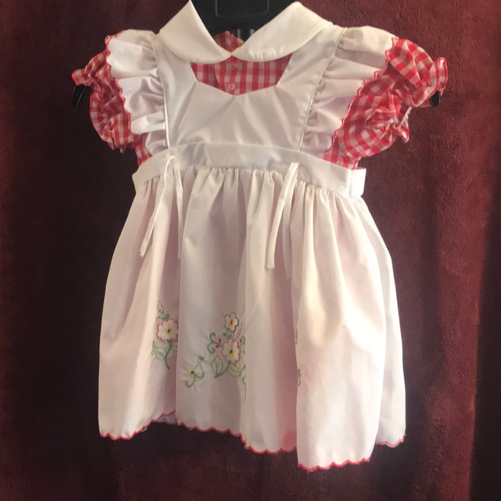 Little girls 2pc Red/white gingham dress with white pinafore, Size 2T